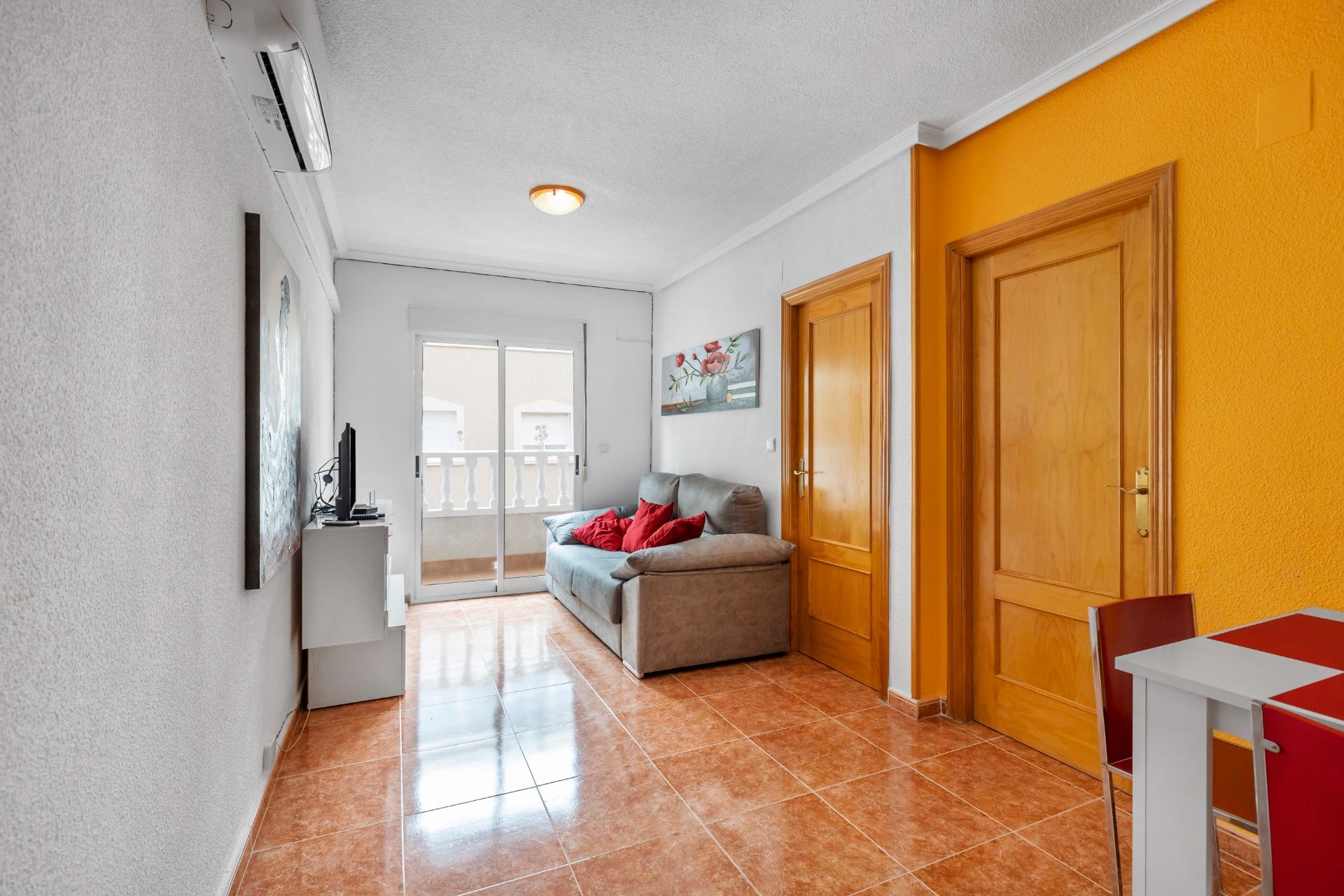 gallery image 3 of Charming 2-Bed Apartment in Central Torrevieja